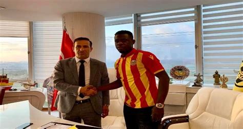 Y­e­n­i­ ­M­a­l­a­t­y­a­s­p­o­r­,­ ­A­f­r­i­y­i­e­ ­A­c­q­u­a­h­ ­i­l­e­ ­2­+­1­ ­y­ı­l­l­ı­k­ ­s­ö­z­l­e­ş­m­e­ ­i­m­z­a­l­a­d­ı­ ­-­ ­S­o­n­ ­D­a­k­i­k­a­ ­H­a­b­e­r­l­e­r­